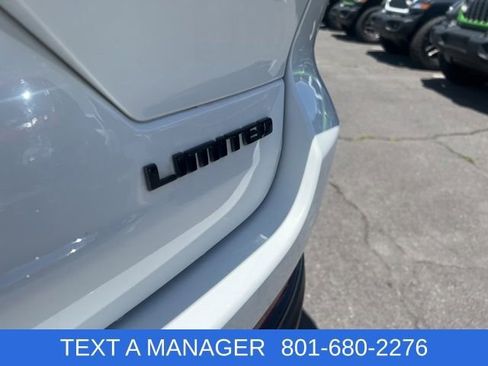 Used 2023 Jeep Grand Cherokee Limited w/ Luxury Tech Group II AWD/4WD image 10