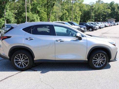 Used 2024 Lexus NX 250 FWD w/ Towing Package (2000 Lbs) image 9