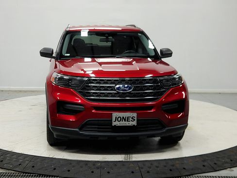 Used 2021 Ford Explorer XLT RWD image 3