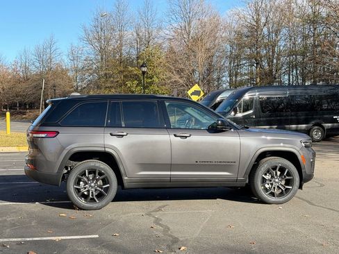 New 2025 Jeep Grand Cherokee Limited image 6