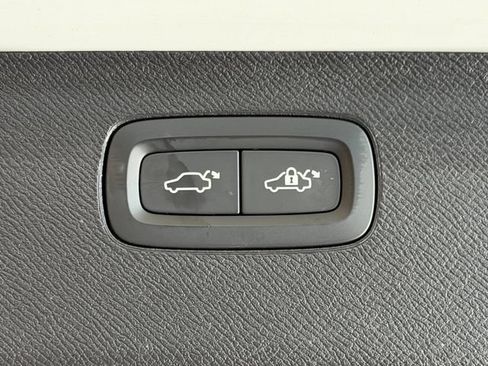 Used 2024 Volvo XC90 B5 Plus w/ Protection Package Premier AWD/4WD image 38