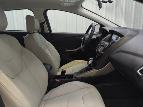 Used 2016 Ford Focus Titanium FWD image 21