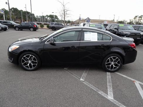 Used 2017 Buick Regal Sport Touring image 7