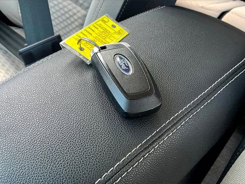 Used 2020 Ford Escape SE image 10