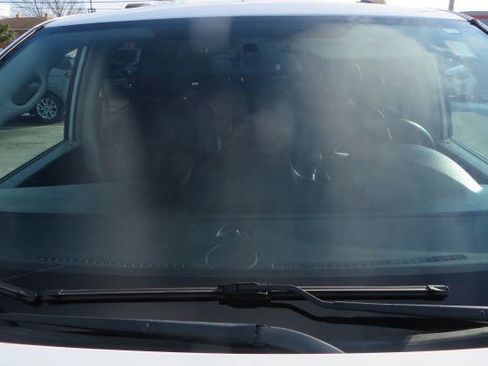 Used 2016 Chrysler Town & Country Touring image 32