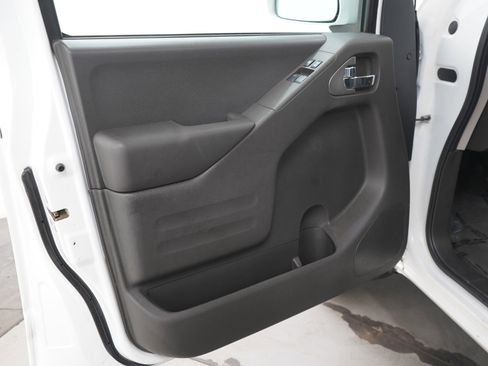 Used 2017 Nissan Frontier PRO-4X AWD/4WD image 16