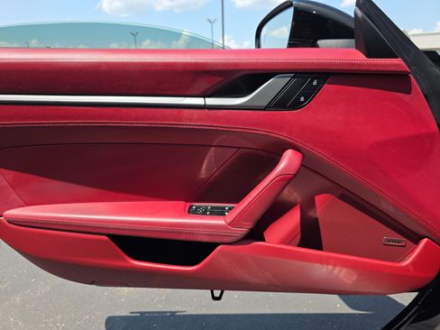 Certified 2024 Porsche 911 Targa 4 AWD/4WD image 16