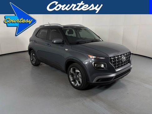 Used 2025 Hyundai Venue SEL FWD image 1