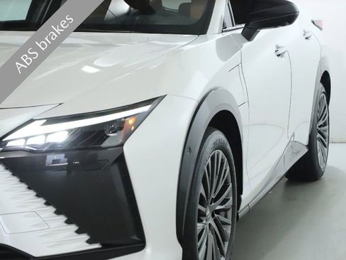 Used 2023 Lexus RZ 450e Premium w/ Accessory Package (2T) image 6
