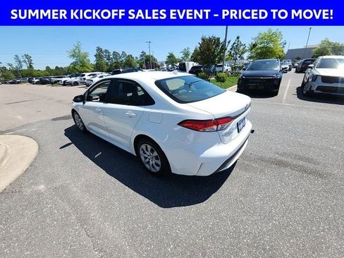 Used 2022 Toyota Corolla LE FWD image 9