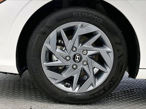 Certified 2024 Hyundai Elantra SEL image 8