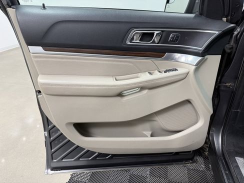 Used 2018 Ford Explorer Limited image 11