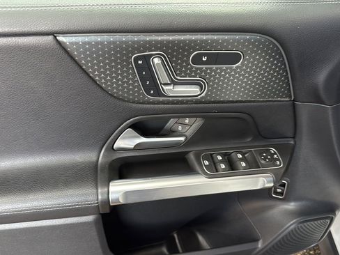 Used 2024 Mercedes-Benz GLB 250 image 11