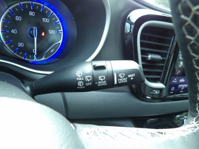Used 2025 Chrysler Pacifica Select FWD image 25
