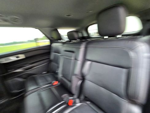 Used 2023 Ford Explorer Limited image 16