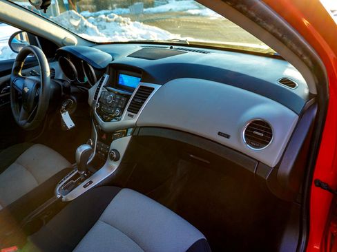 Used 2016 Chevrolet Cruze LS image 22