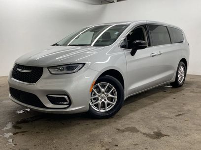 Used 2024 Chrysler Pacifica Touring-L