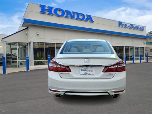 Used 2016 Honda Accord Touring image 5