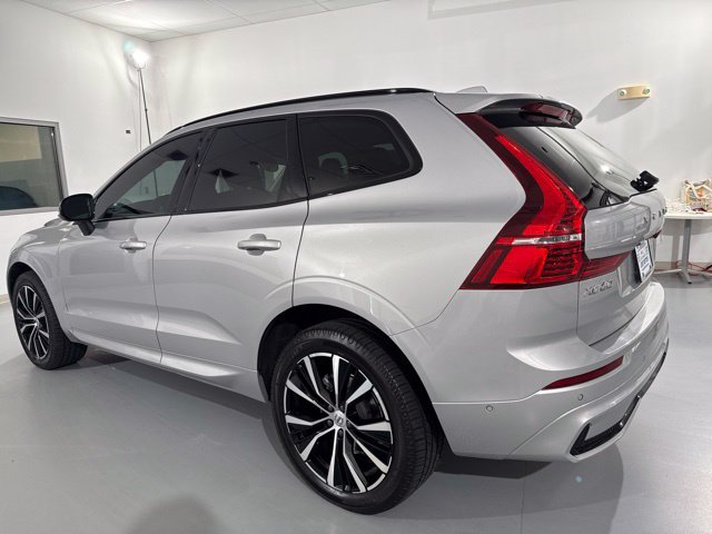 Used 2024 Volvo XC60 B5 Plus AWD/4WD image 5
