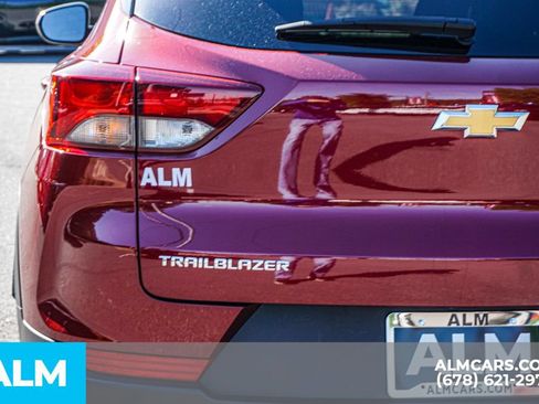 Used 2025 Chevrolet TrailBlazer LT FWD image 12