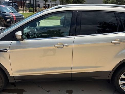 Used 2017 Ford Escape Titanium FWD image 4