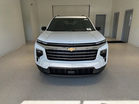 New 2026 Chevrolet Traverse LT w/ Sun and Wheel Package image 2