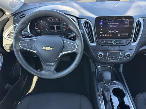 Used 2024 Chevrolet Malibu LT image 3