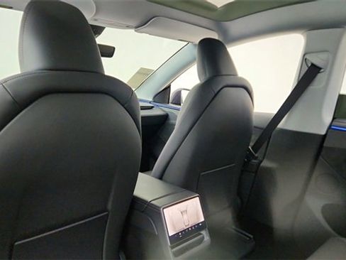 Used 2026 Tesla Model Y Long Range image 30