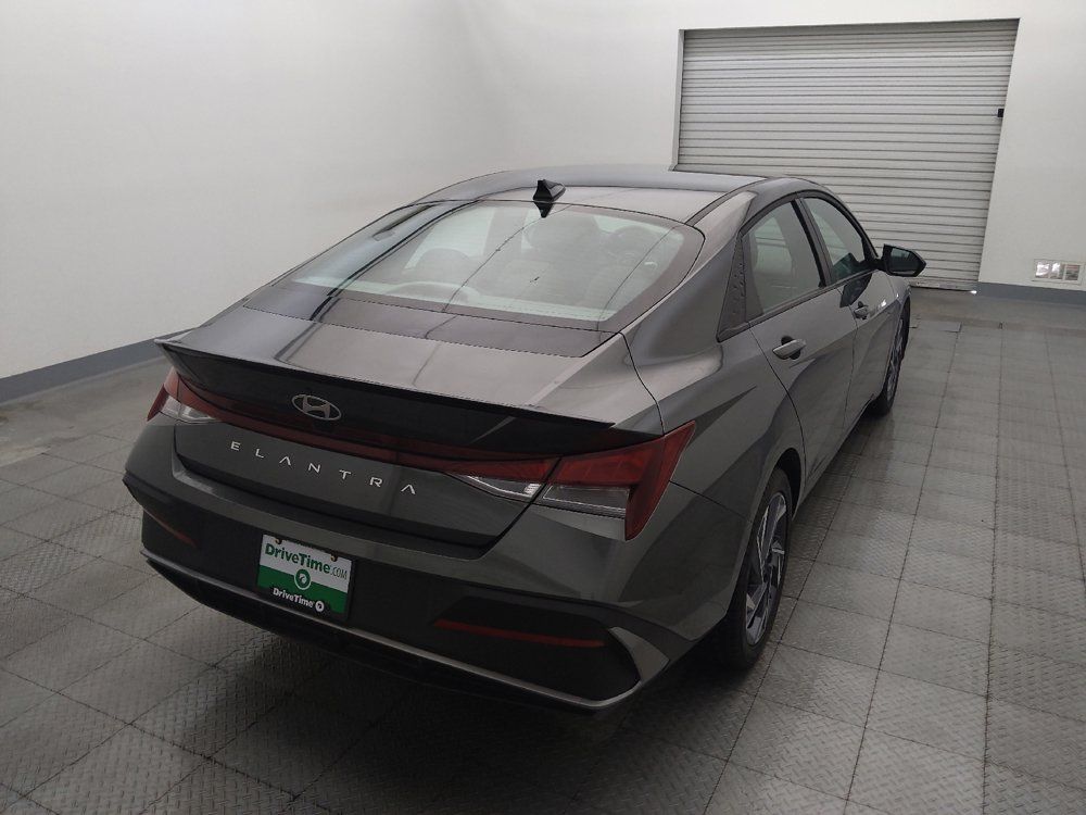 Used 2025 Hyundai Elantra Sport FWD image 7