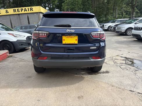 Used 2017 Jeep Compass Latitude w/ Popular Equipment Group FWD image 6