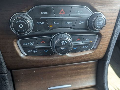 Used 2018 Chrysler 300 C w/ Safetytec Plus Group image 20