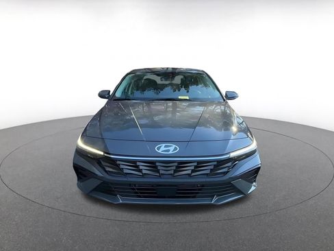 Used 2025 Hyundai Elantra Limited image 4