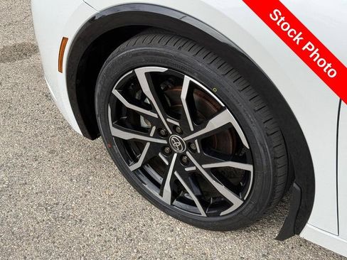 Used 2024 Toyota Prius Prime FWD image 10