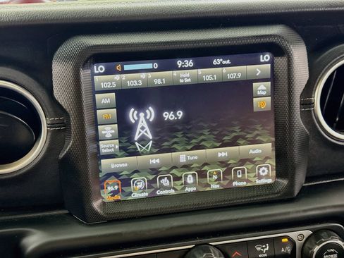 Used 2023 Jeep Wrangler Unlimited Sahara w/ Cold Weather Group AWD/4WD image 18