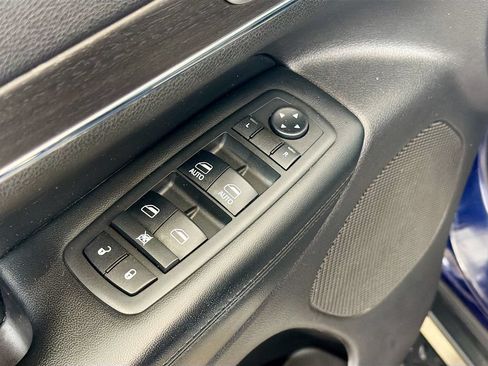 Used 2018 Jeep Grand Cherokee Limited AWD/4WD image 19