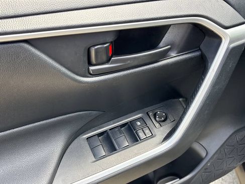 Used 2020 Toyota RAV4 LE FWD image 16