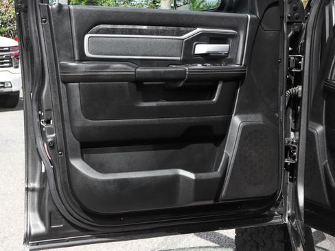 Used 2020 RAM 2500 Big Horn w/ Night Edition AWD/4WD image 18