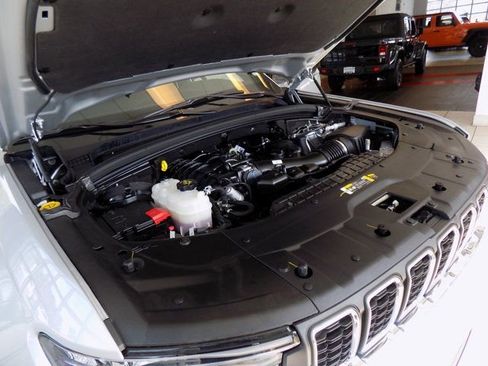 New 2025 Jeep Grand Cherokee Laredo X w/ Luxury Tech Group I RWD image 31