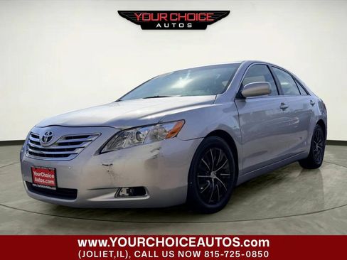 Used 2010 Toyota Camry LE FWD image 7