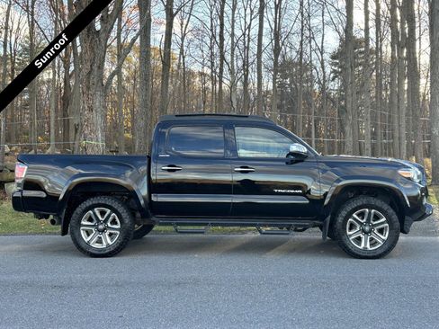 Used 2016 Toyota Tacoma Limited image 2