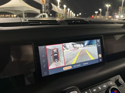 Used 2023 Land Rover Defender 110 SE image 14