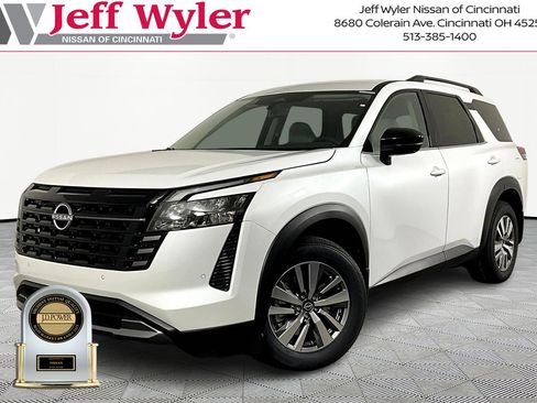 New 2026 Nissan Pathfinder SL image 1