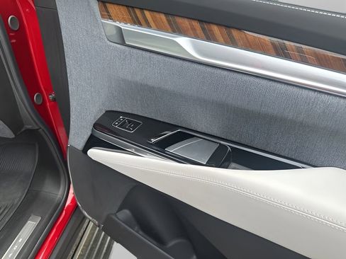 New 2026 Cadillac Escalade ESV Platinum Luxury w/ LPO, Floor Liner Package AWD/4WD image 16