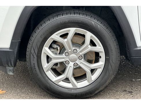 Used 2024 Jeep Compass Latitude image 26