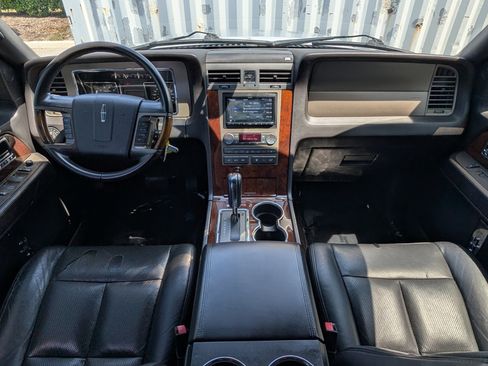 Used 2014 Lincoln Navigator 2WD image 17