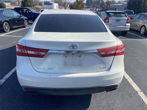 Used 2014 Toyota Avalon XLE Premium image 3