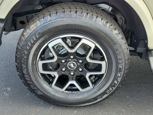 Used 2025 Ford Bronco Outer Banks AWD/4WD image 8