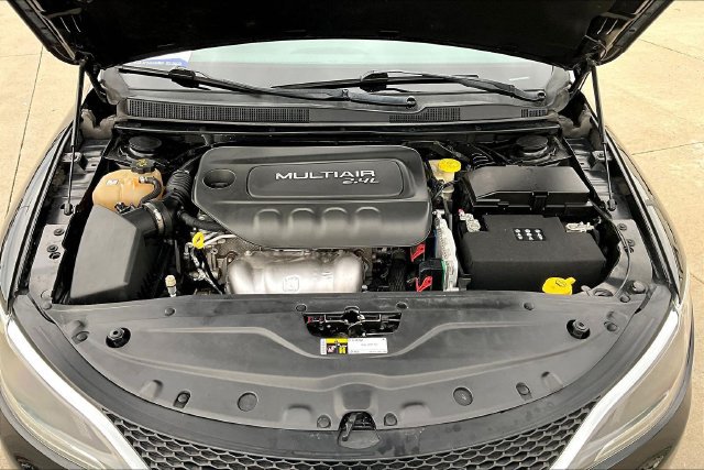 Used 2016 Chrysler 200 C FWD image 28