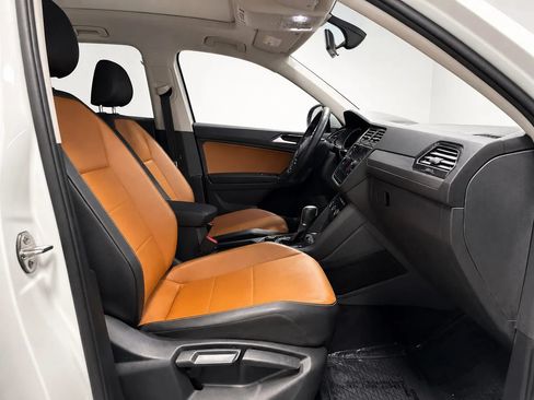 Used 2018 Volkswagen Tiguan SE w/ Panoramic Sunroof Package AWD/4WD image 25
