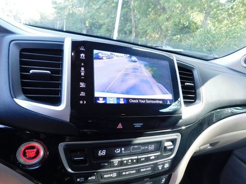 Used 2017 Honda Pilot Elite image 11